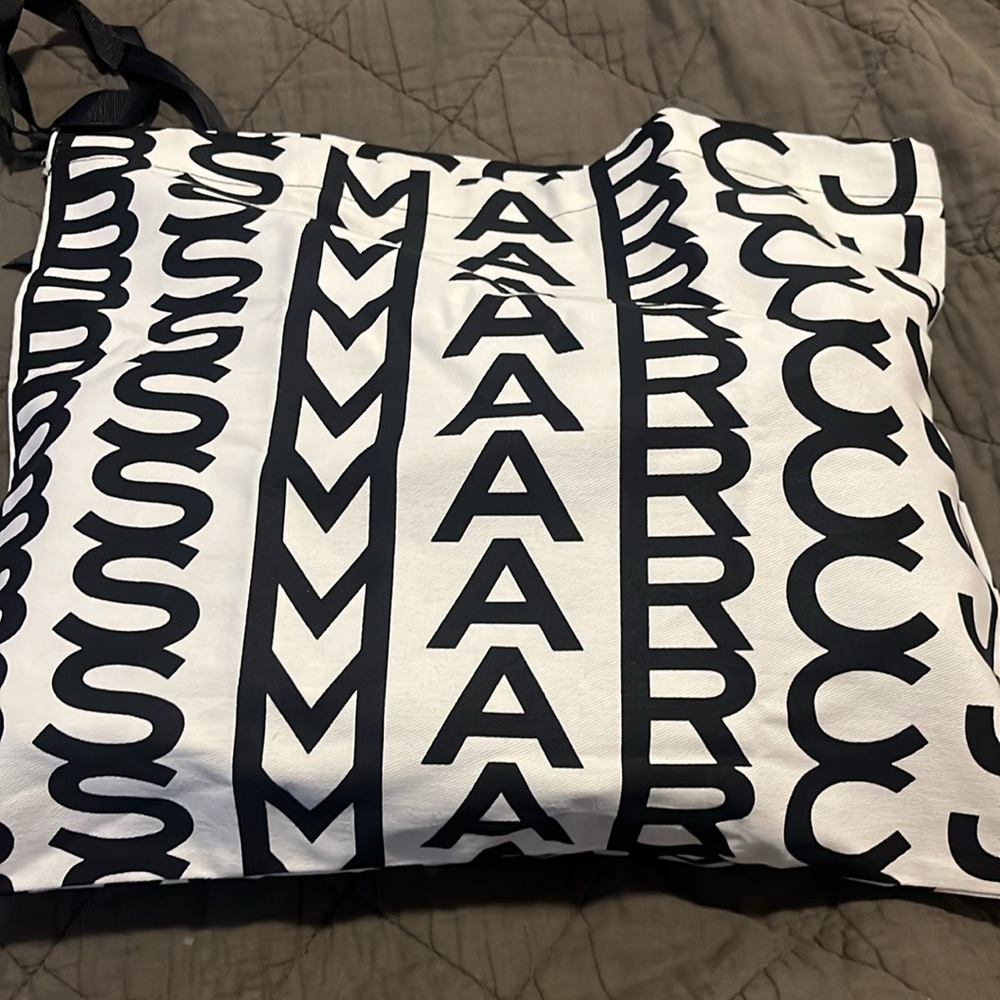 Marc Jacob Camera Bag Mint Condition - image 6